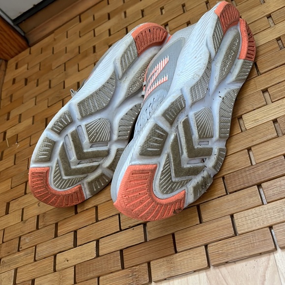 Womens’ New Balance Dri-Fit LG1 gray sneaker - Picture 6 of 7